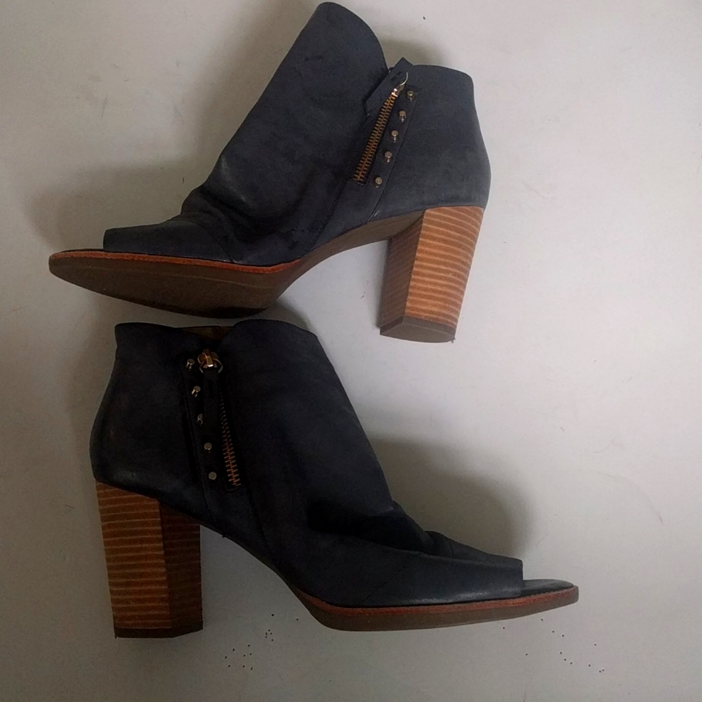 Beautiful genuine leather shoes by Geox🍀🌼🌸